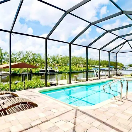Serenity & Luxury: Waterfront Oasis W Private Pool
